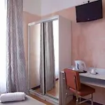 Hotel Victor Hugo Clamart