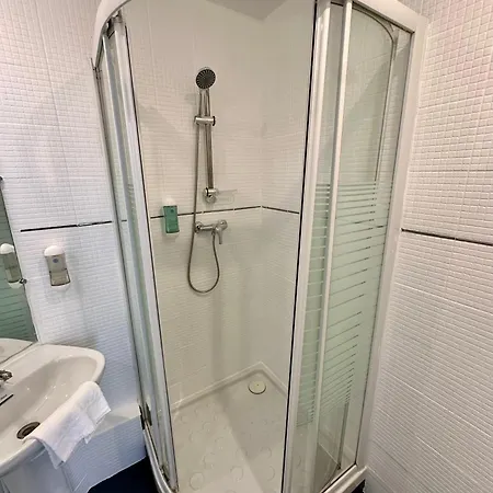 Hotel Victor Hugo Clamart