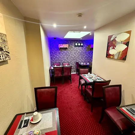 Victor Hugo Hotel 2*
